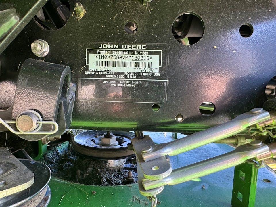 John Deere X758