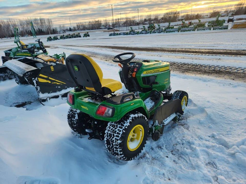 John Deere X758