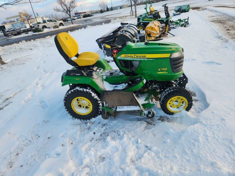 John Deere X758