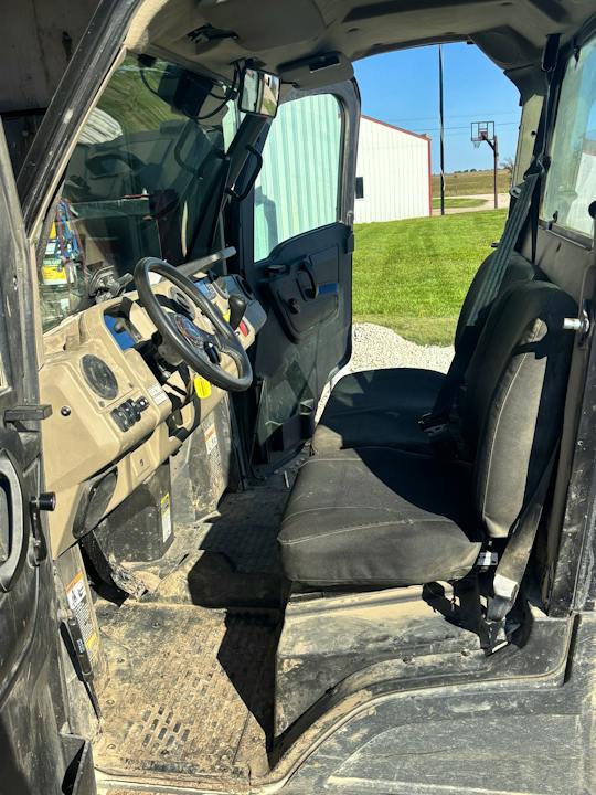 John Deere XUV845R Premium Cab
