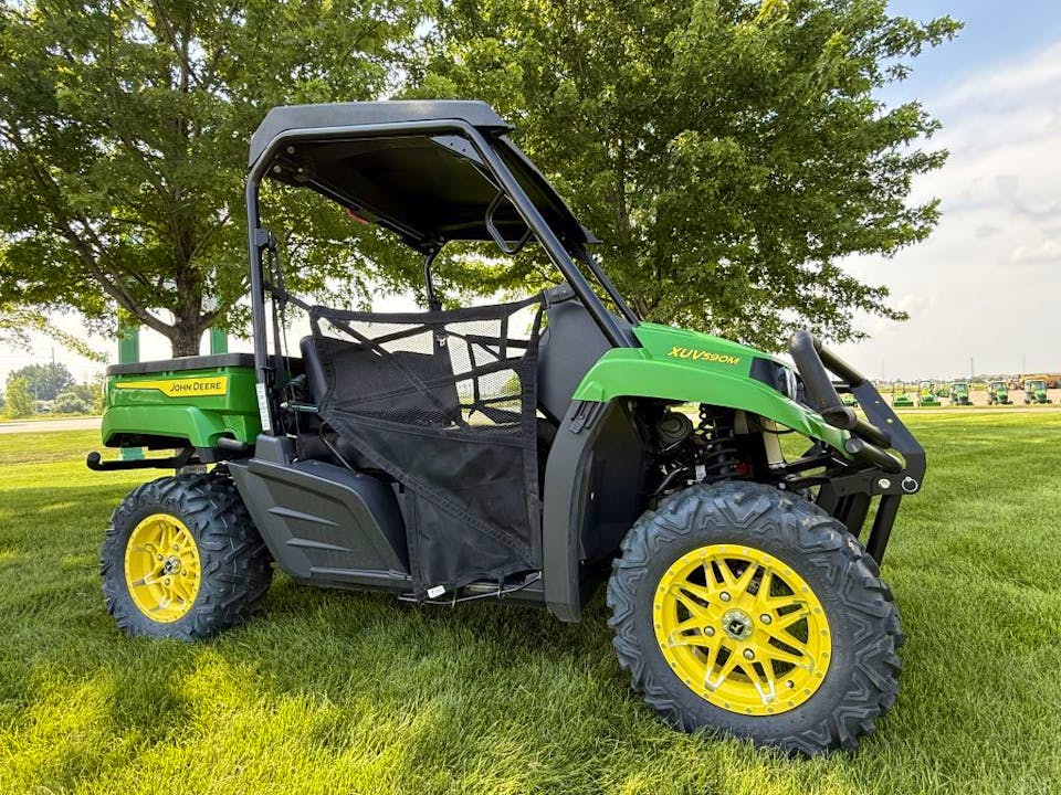 John Deere XUV590M