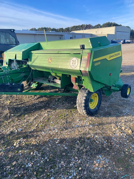 John Deere s200