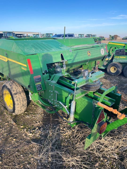 John Deere s200