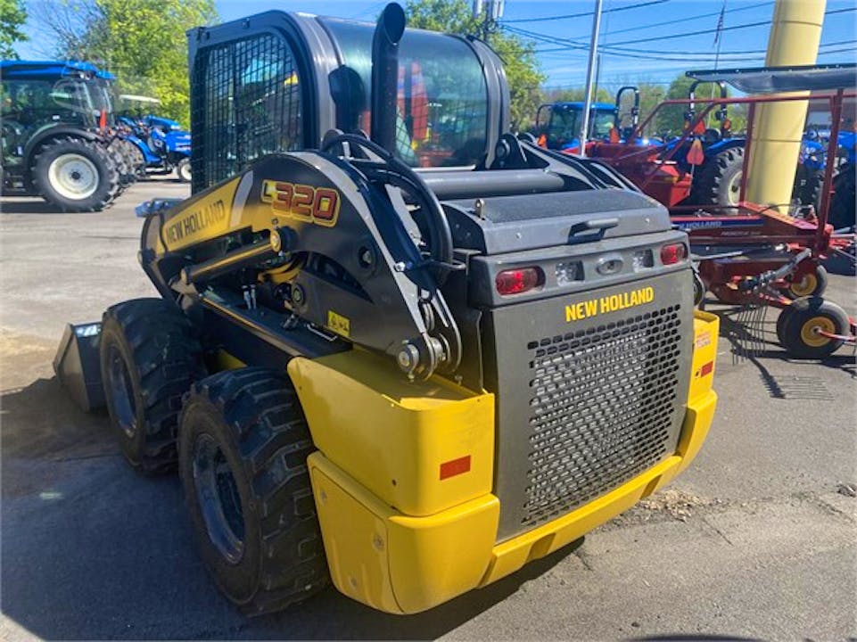 New Holland L320