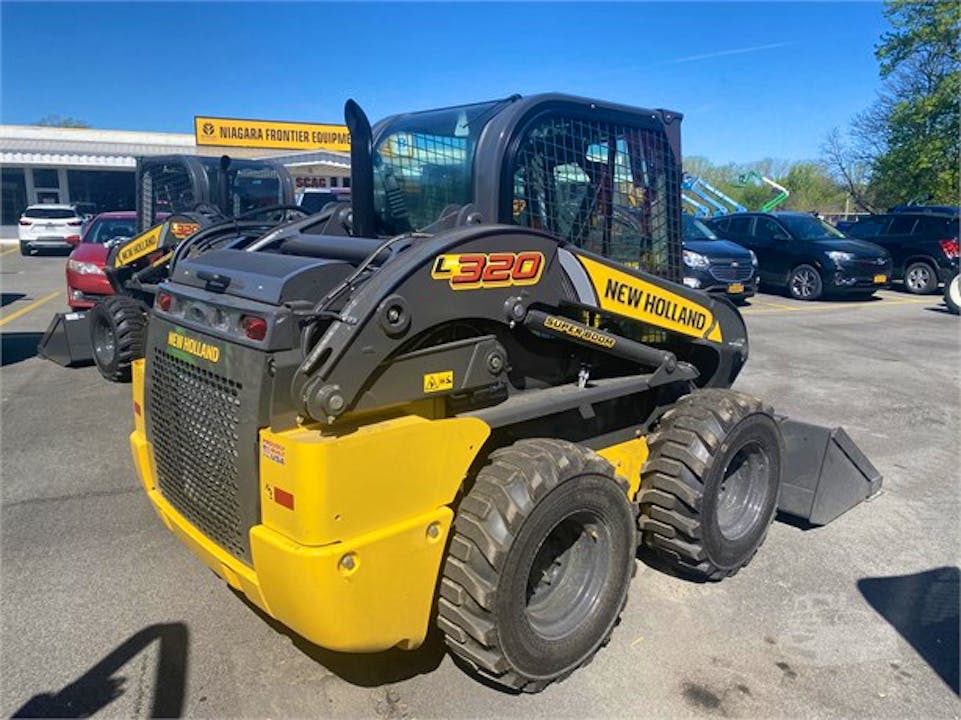 New Holland L320