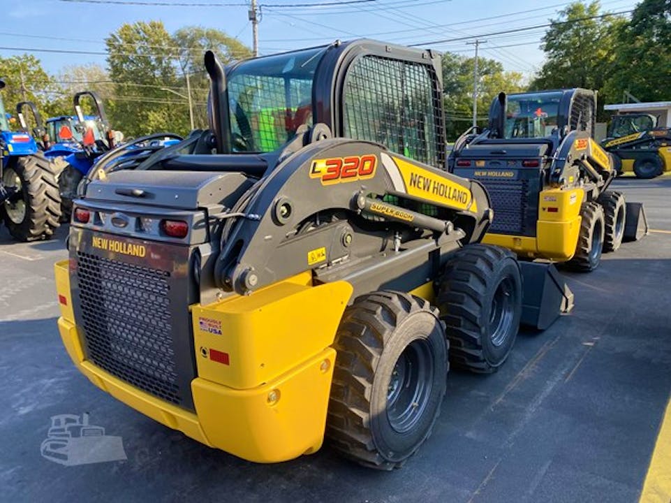 New Holland L320