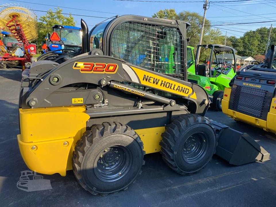 New Holland L320