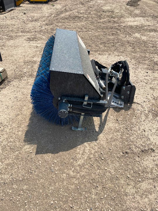 ATTACHMENT BROOM