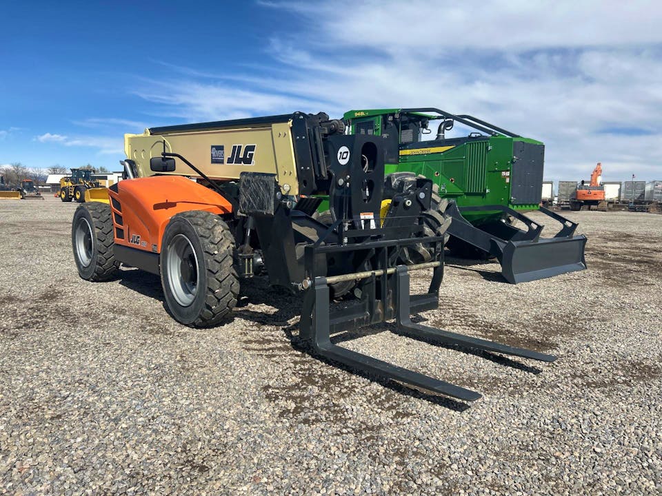 JLG 1055