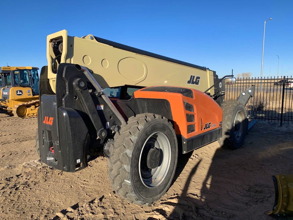 JLG 1055
