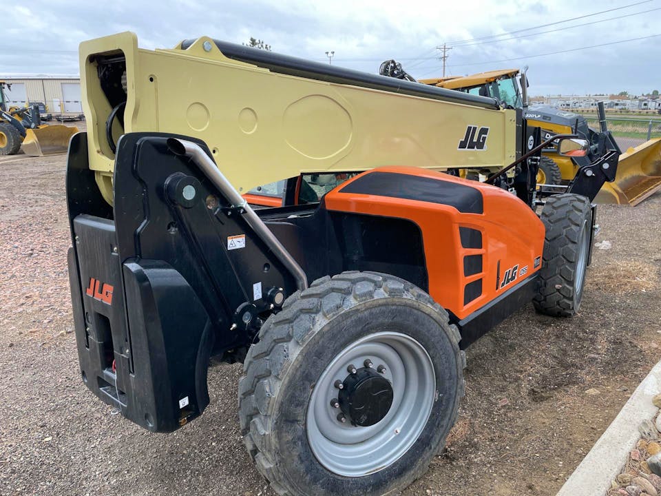 JLG 1055