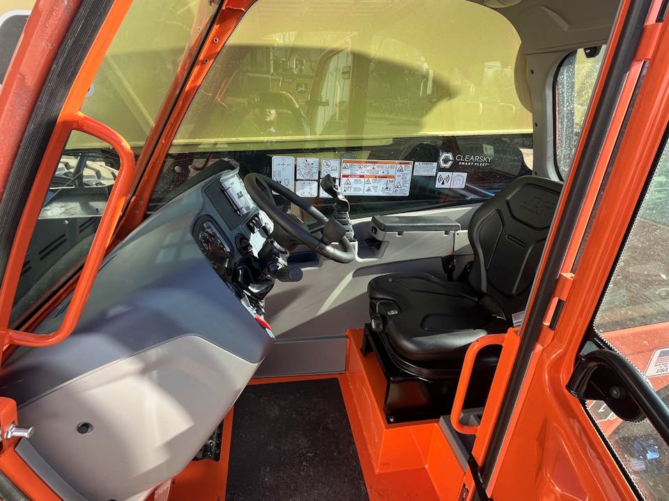 JLG 1055
