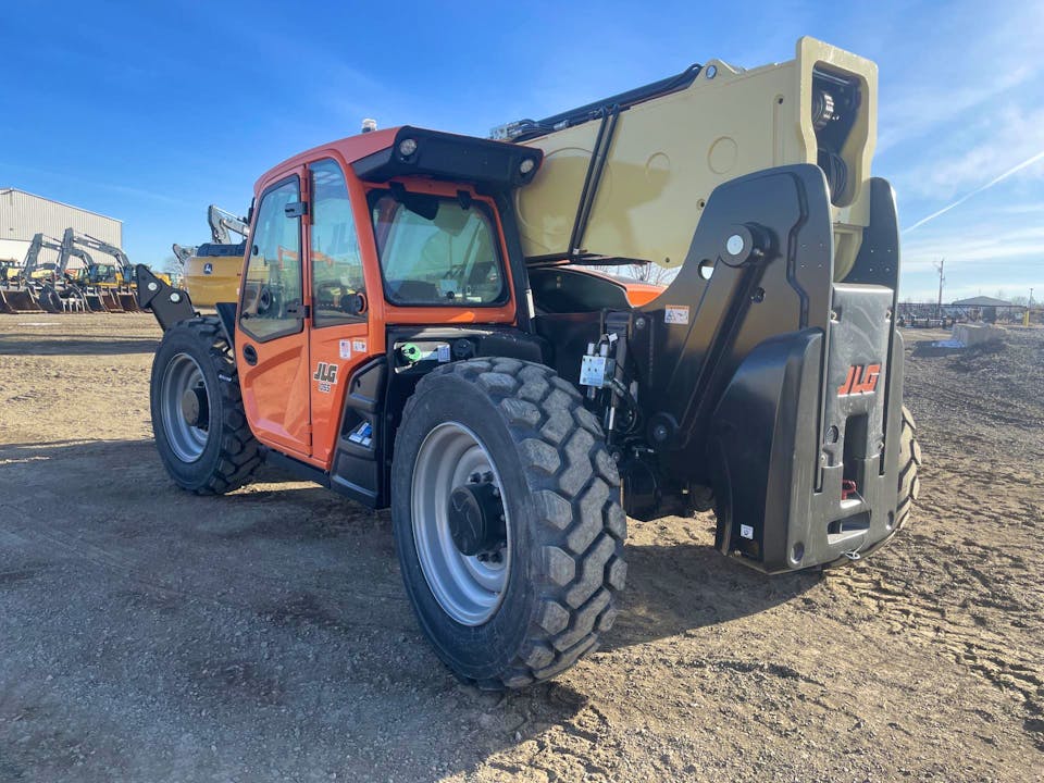 JLG 1055