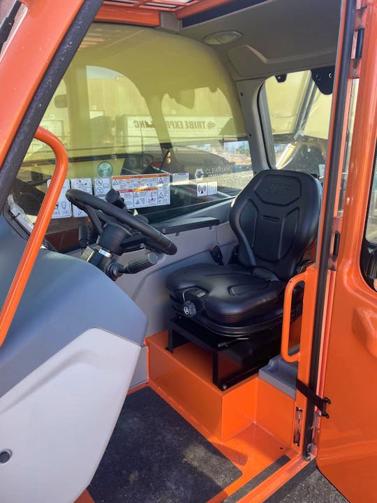 JLG 1055