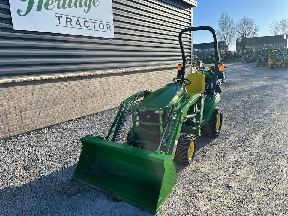John Deere 1023E