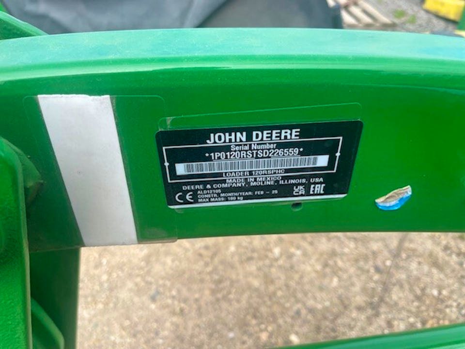 John Deere 120R