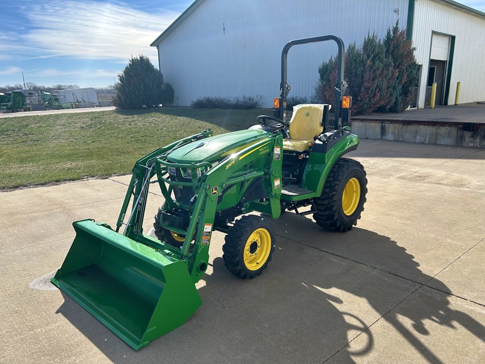 John Deere 2032R