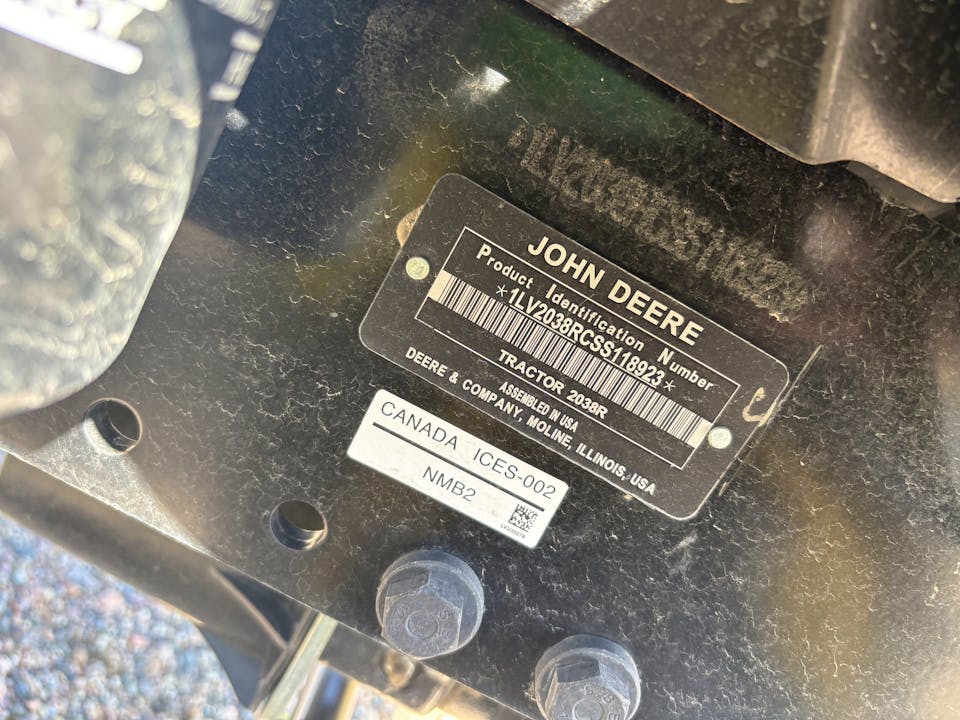 John Deere 2038R