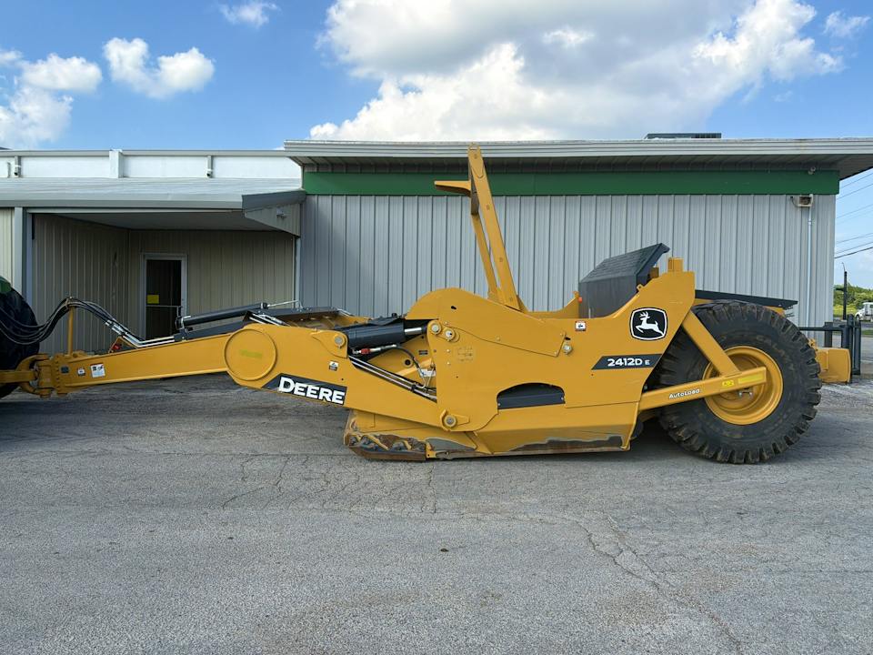 John Deere 2412DE