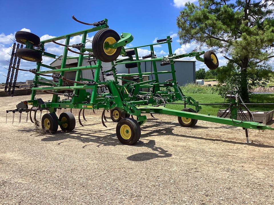 John Deere 2430