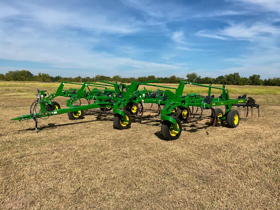 John Deere 2430