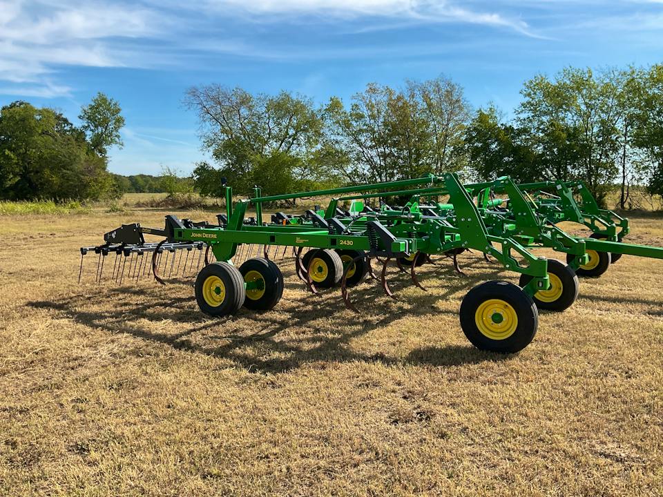 John Deere 2430