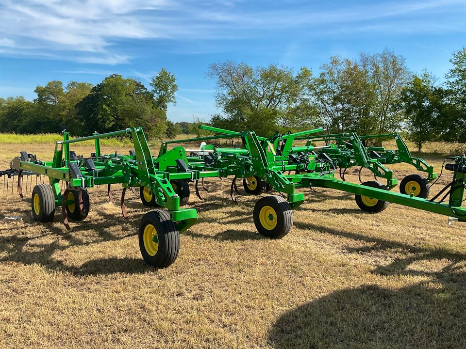 John Deere 2430