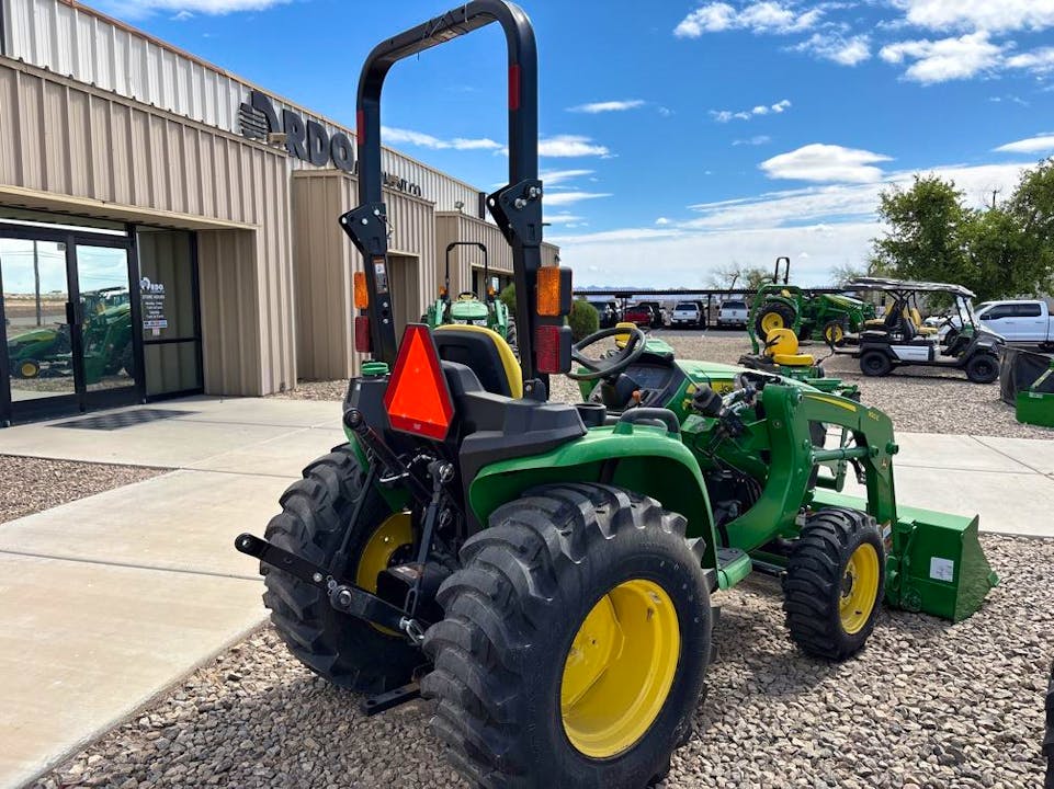 John Deere 3025E