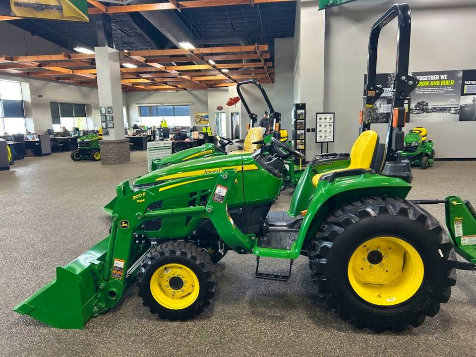 John Deere 3025E