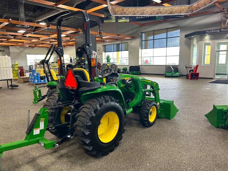 John Deere 3025E
