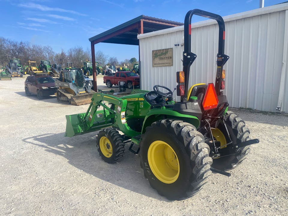 John Deere 3032E