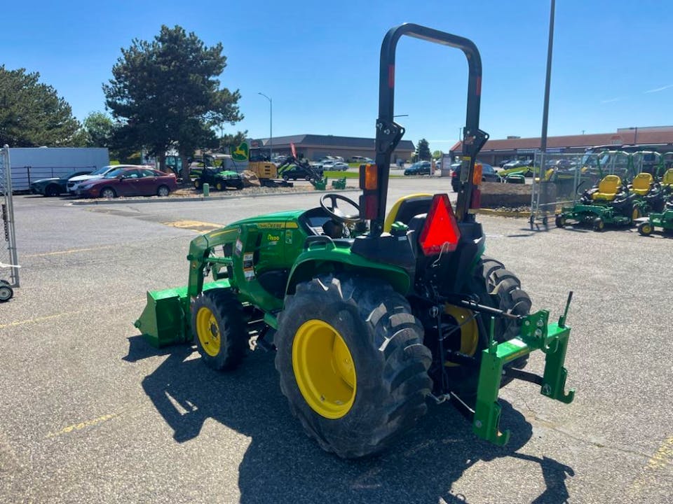 John Deere 3032E