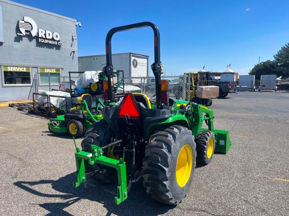 John Deere 3032E