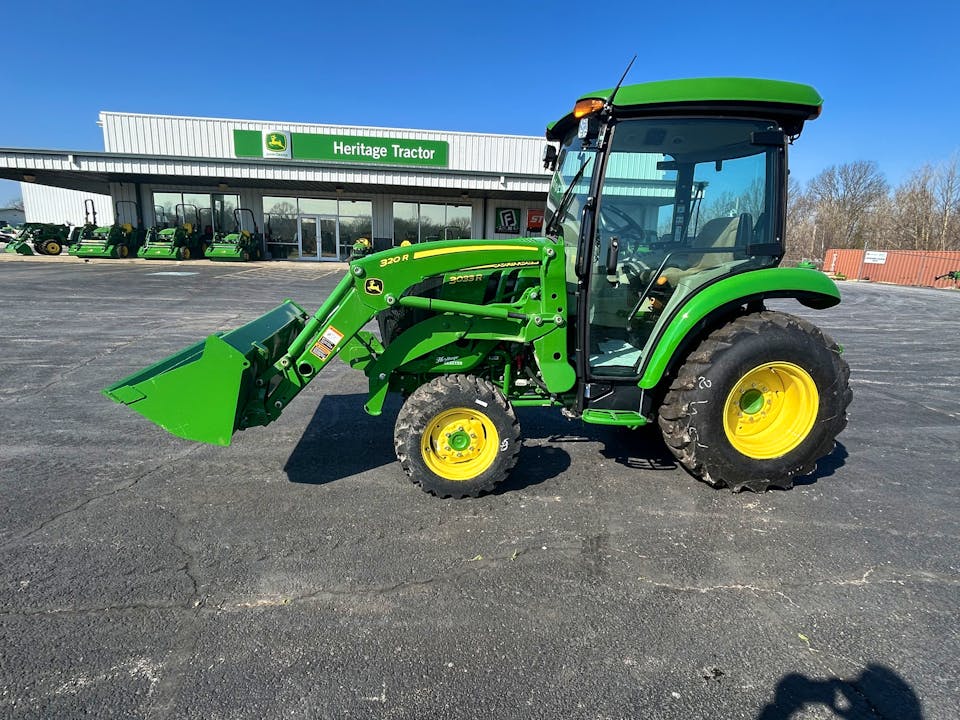 John Deere 3033R