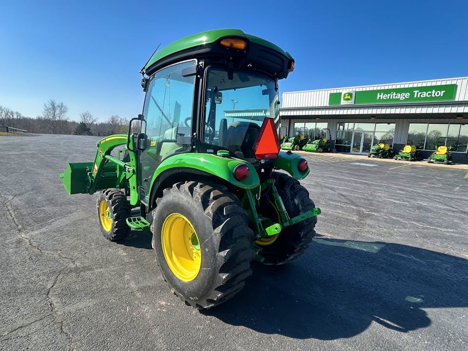 John Deere 3033R