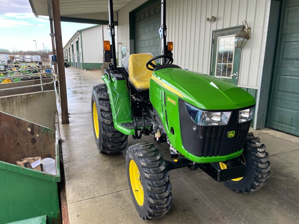 John Deere 3038E