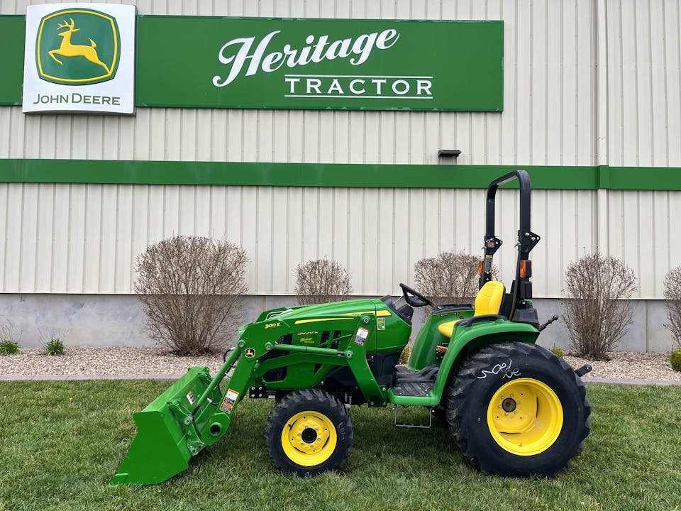 John Deere 3038E