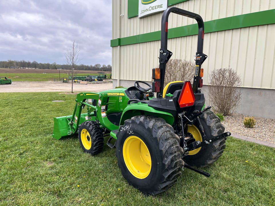 John Deere 3038E