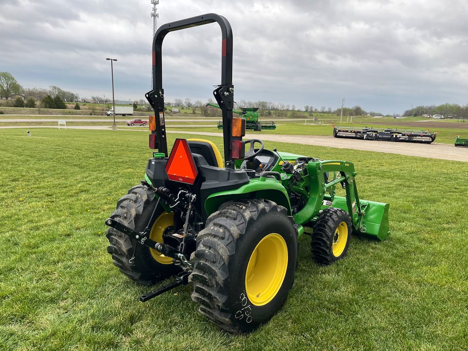John Deere 3038E