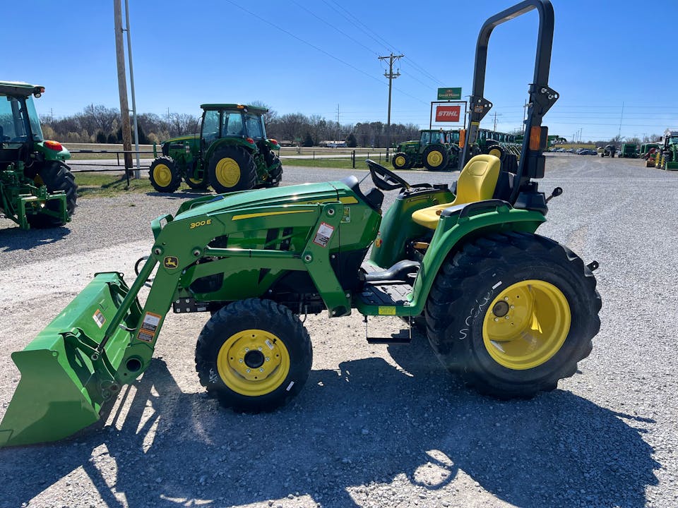 John Deere 3038E