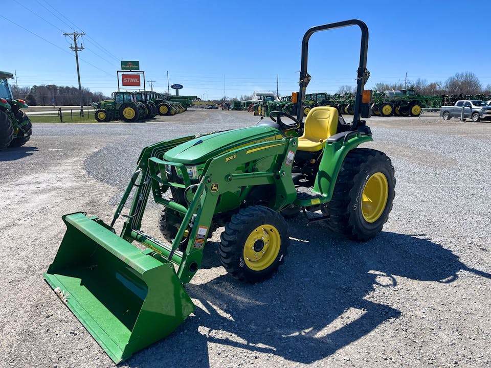 John Deere 3038E