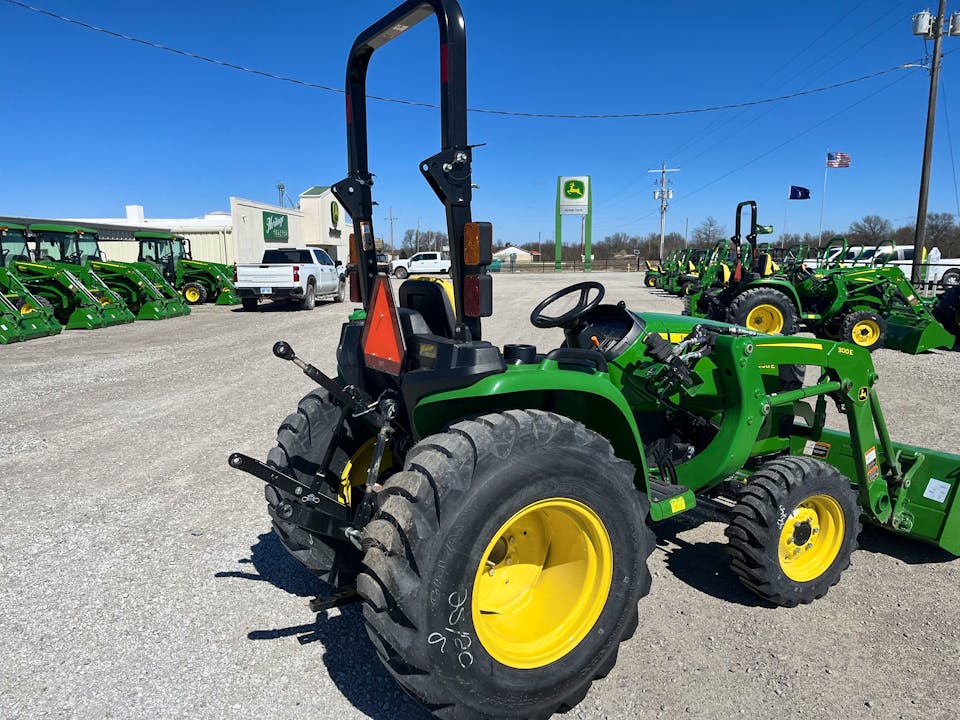 John Deere 3038E