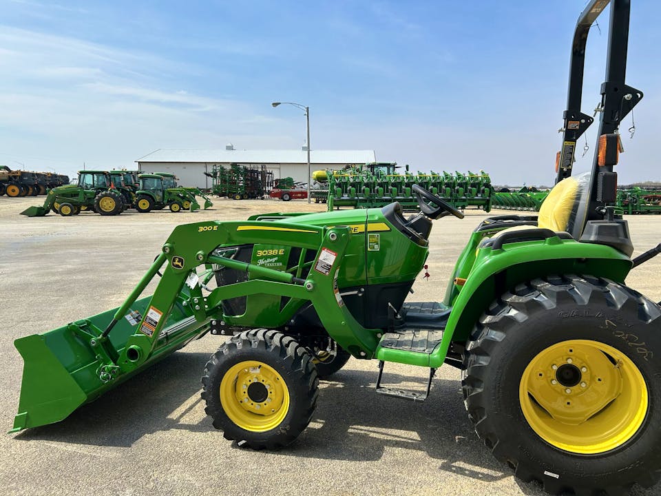 John Deere 3038E