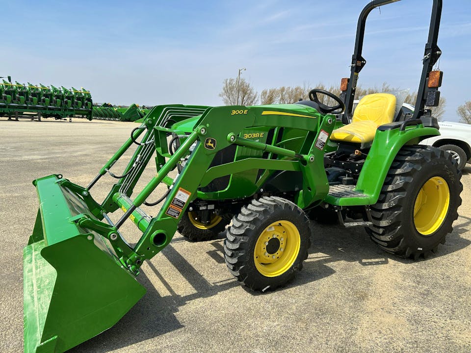 John Deere 3038E