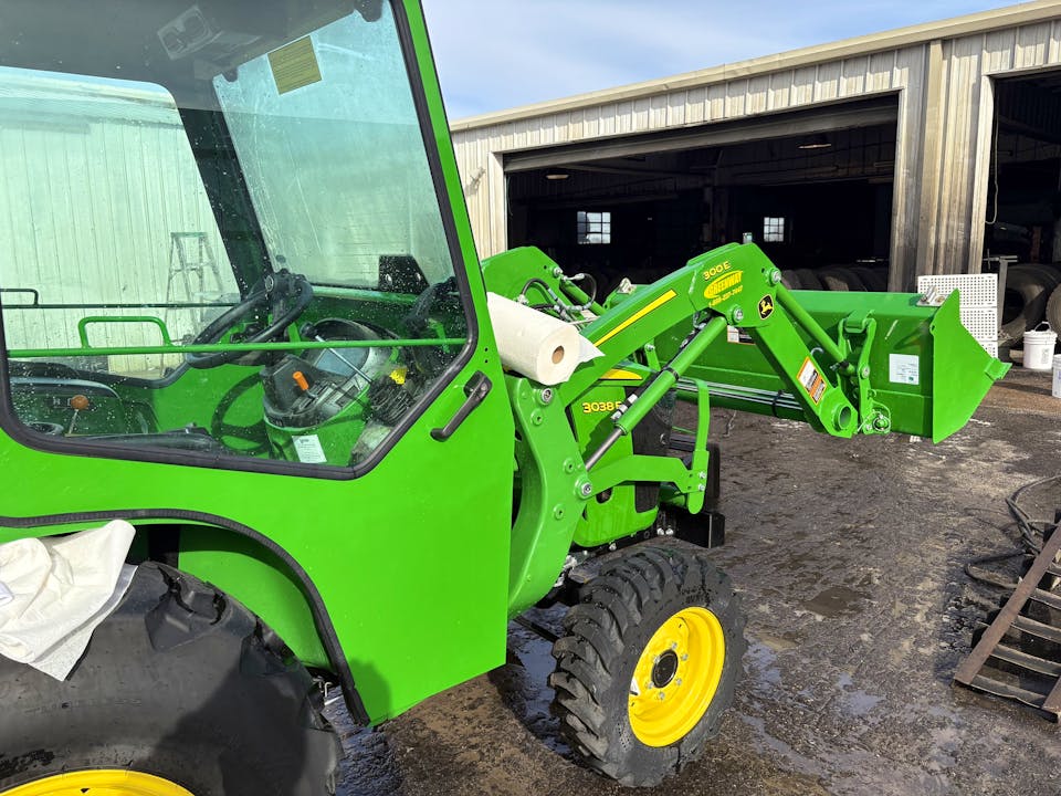 John Deere 3038E