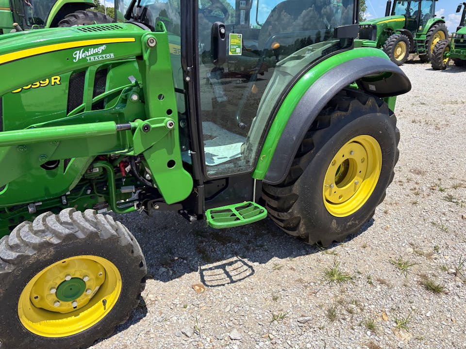John Deere 3039R
