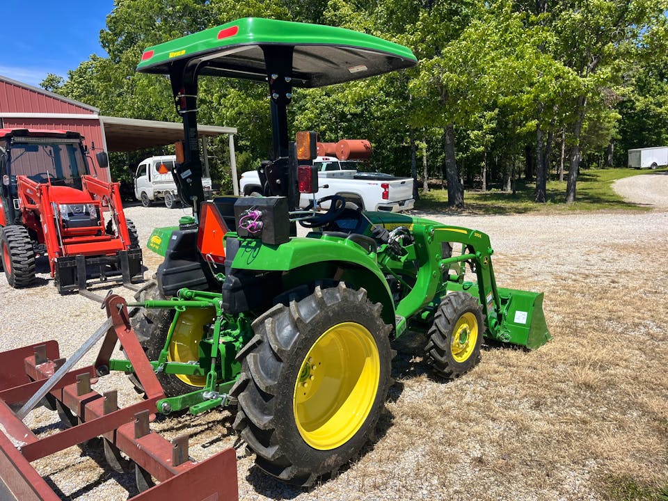 John Deere 3043D