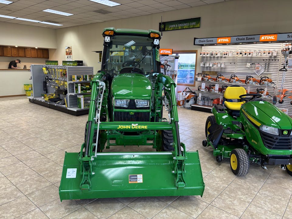 John Deere 3046R