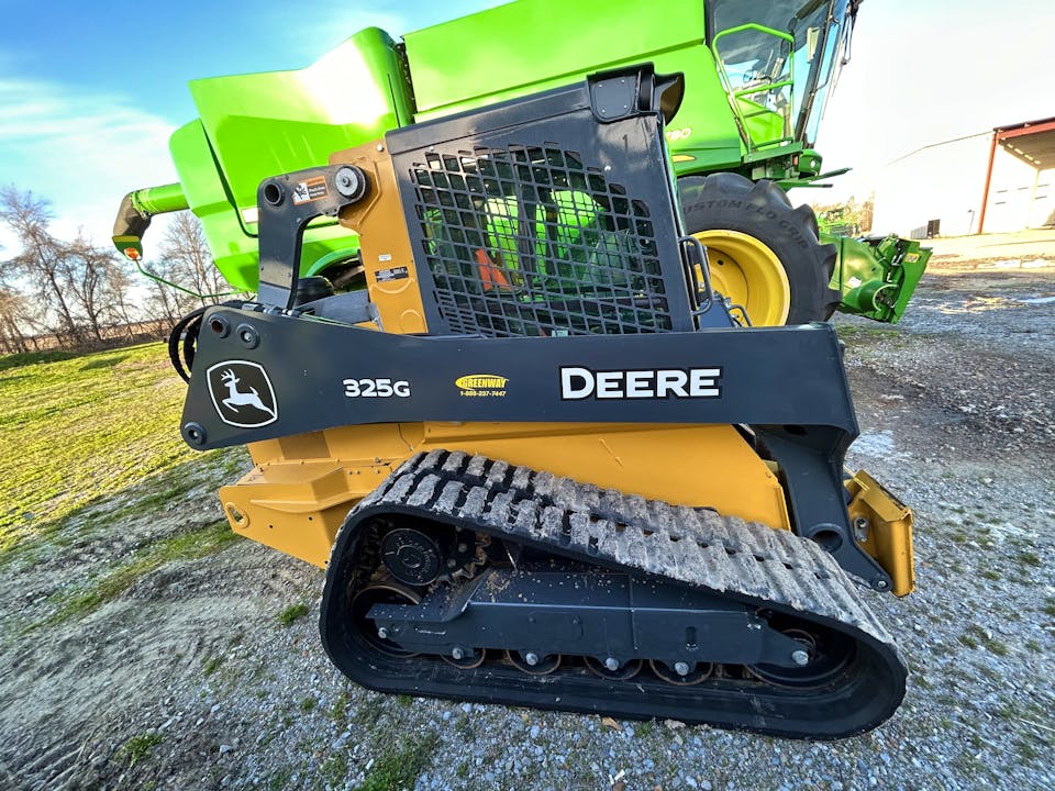 John Deere 325G