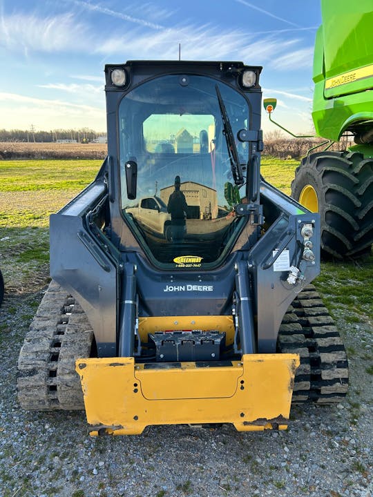 John Deere 325G